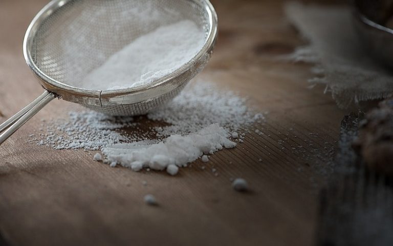 Powdered_sugar_in_cup