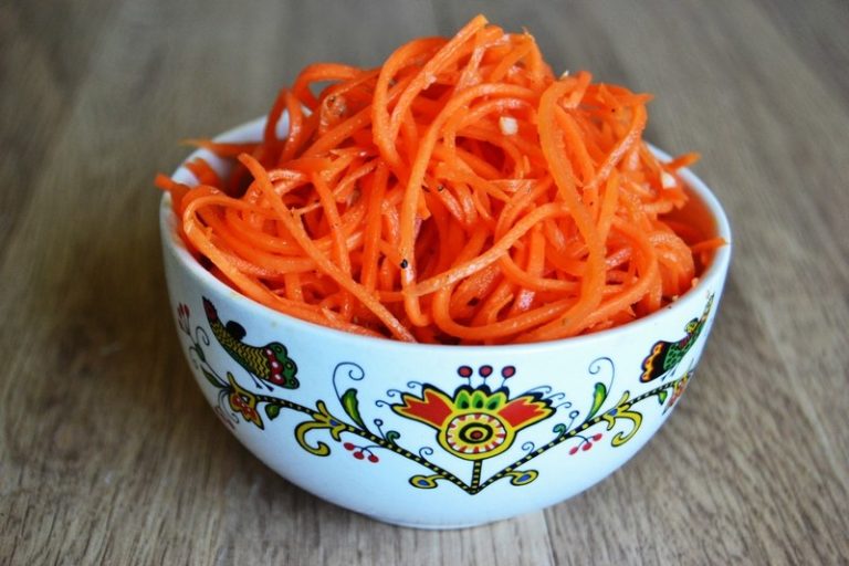 Carrot_salad_with_coriander_korean_style