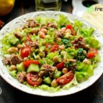 Mediterranean Salad with Chickpeas and Tuna