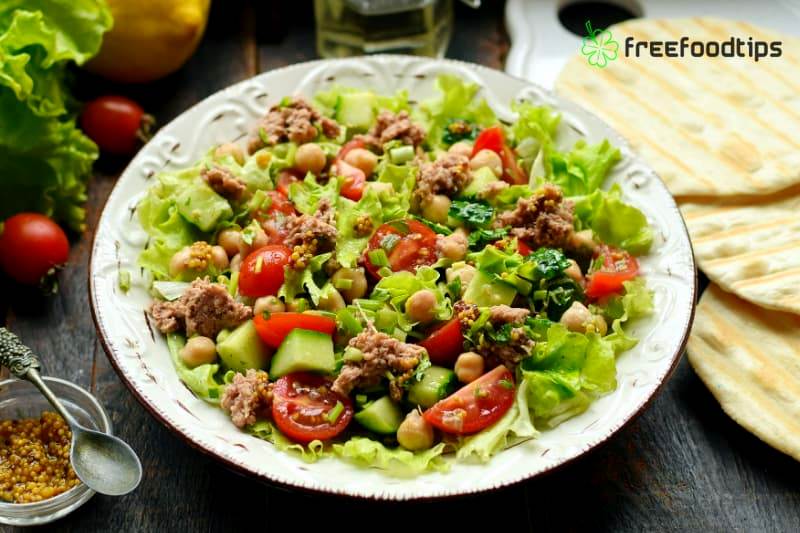 Mediterranean Salad with Chickpeas and Tuna