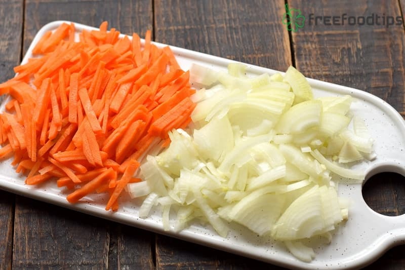 Cut carrot and onion into thin slices Cut carrot and onion into thin slices