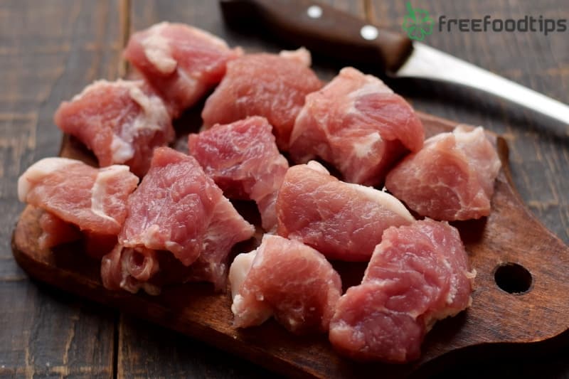 Cut meat into pieces Cut meat into pieces