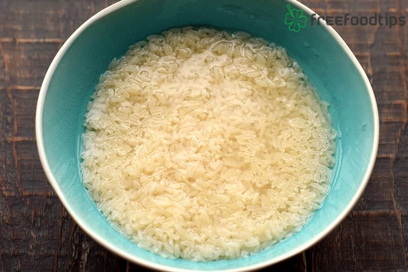 Rinse rice under running water Rinse rice under running water